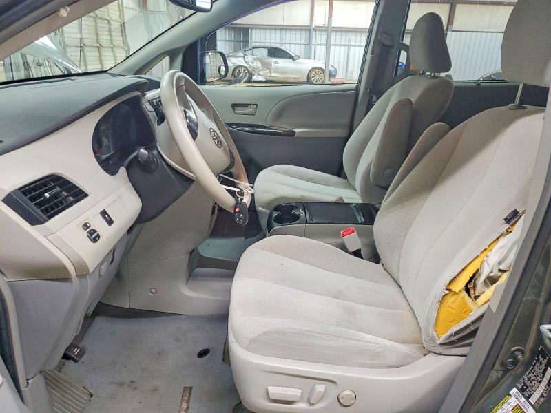Photo 7 from auction – 2013 TOYOTA SIENNA LE with VIN 5TDKK3DC0DS279946