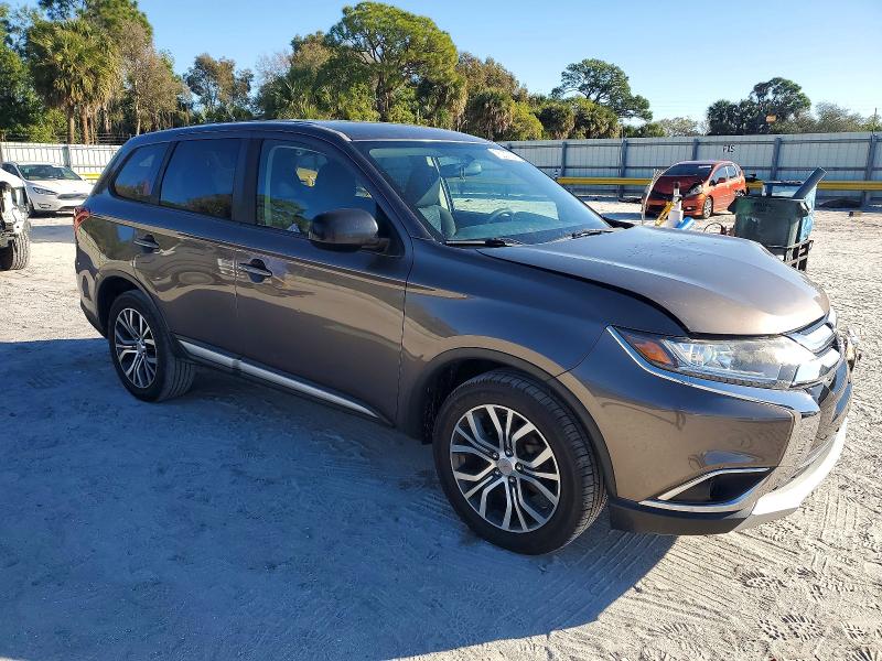 Photo 4 from auction – 2018 MITSUBISHI OUTLANDER with VIN JA4AD2A3XJZ055141