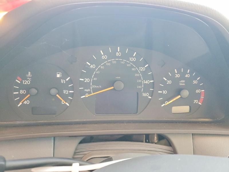 Photo 9 from auction – 2001 MERCEDES-BENZ E 320 with VIN WDBJH65J01B224312