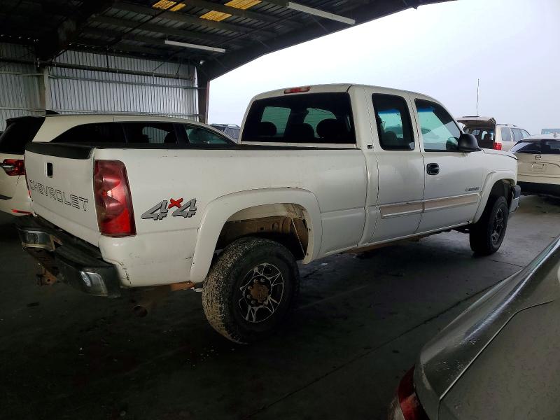 Photo 3 from auction – 2003 CHEVROLET SILVERADO with VIN 1GCHK29U83E326179