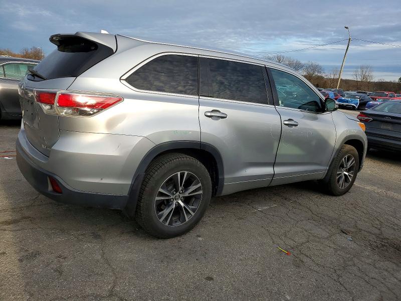 Photo 3 from auction – 2016 TOYOTA HIGHLANDER with VIN 5TDJKRFH4GS329999