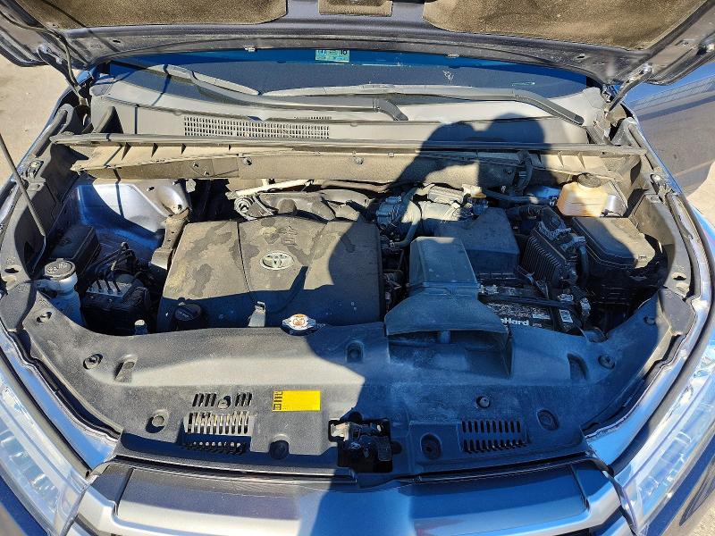 Photo 11 from auction – 2018 TOYOTA HIGHLANDER with VIN 5TDJZRFHXJS490442