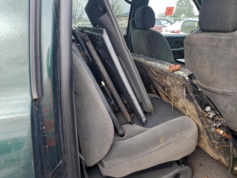 Photo 10 from auction – 2004 CHEVROLET AVALANCHE with VIN 3GNEK12T24G327537