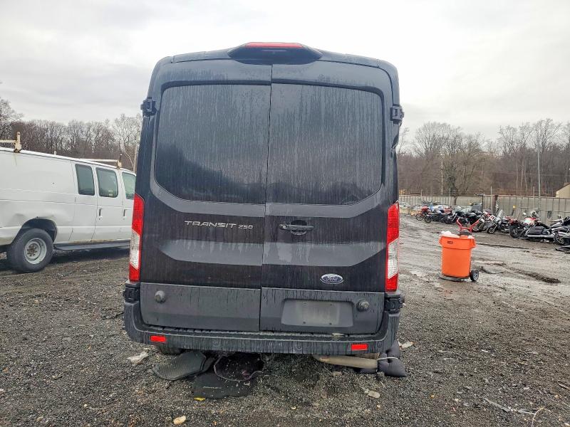 Zdjęcie 6 z aukcji – 2020 FORD TRANSIT z VIN 1FTBR1C8XLKA38690
