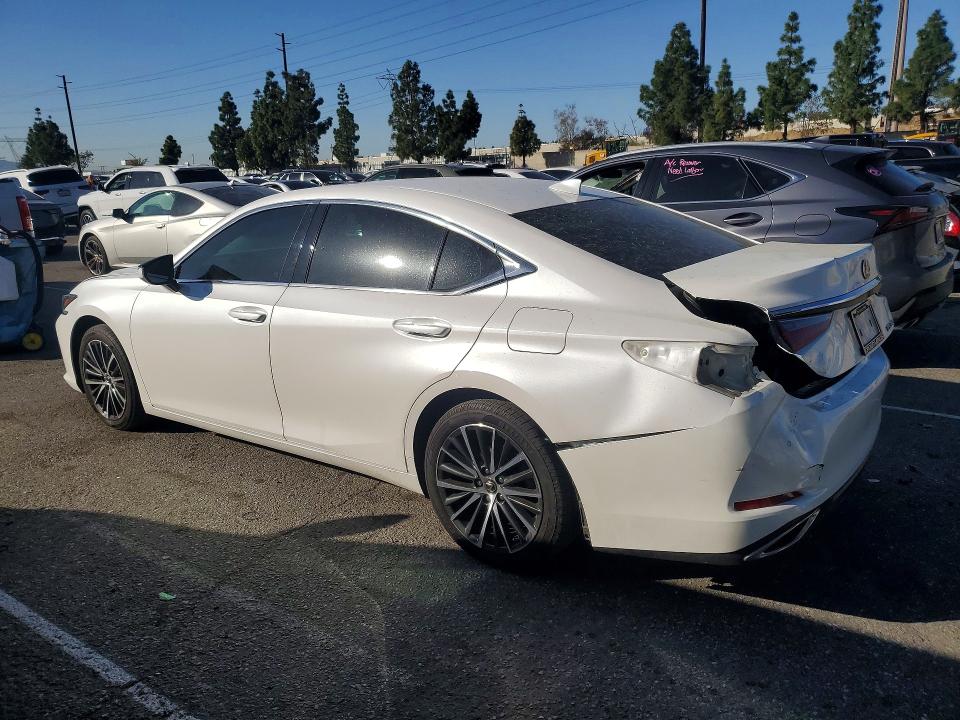 Photo 2 from auction – 2022 LEXUS ES with VIN 58ADZ1B17NU126833