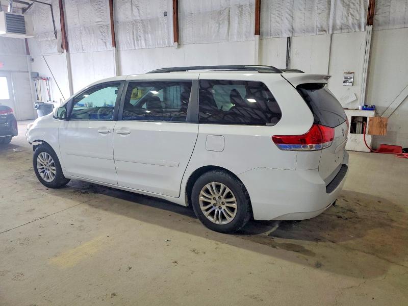 Photo 2 from auction – 2014 TOYOTA SIENNA XLE with VIN 5TDYK3DC6ES521764