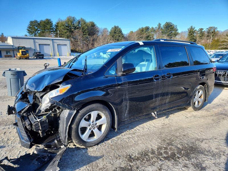 TOYOTA SIENNA 2018 with VIN 5TDKZ3DC1JS905401 - Photo from auction