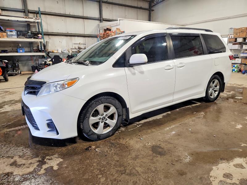 TOYOTA SIENNA LE 2018 with VIN 5TDKZ3DC4JS965592 - Photo from auction