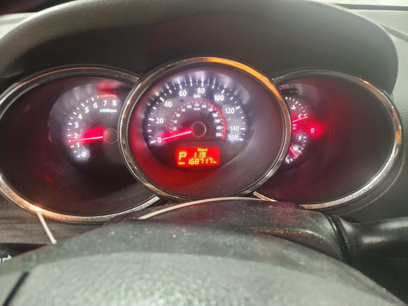 Photo 9 from auction – 2011 KIA SORENTO with VIN 5XYKT4A22BG183339