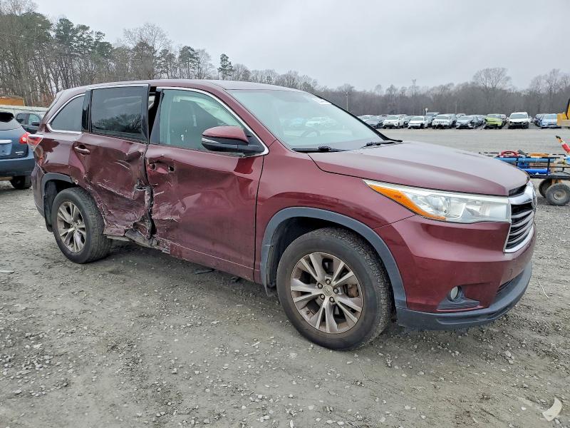 Photo 4 from auction – 2015 TOYOTA HIGHLANDER with VIN 5TDBKRFHXFS141331