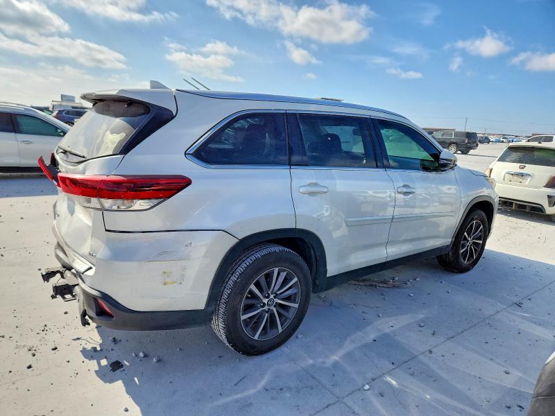 Photo 3 from auction – 2019 TOYOTA HIGHLANDER with VIN 5TDKZRFH5KS554019