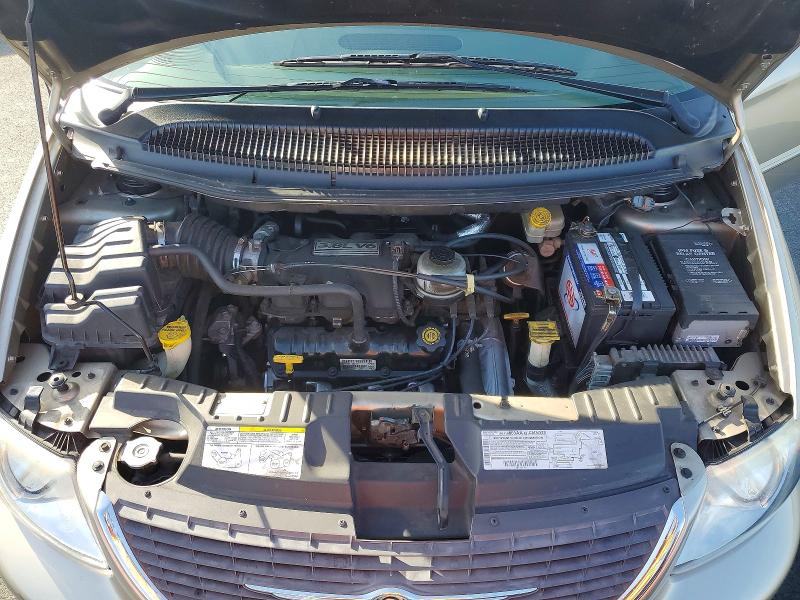 Photo 11 from auction – 2002 CHRYSLER TOWN & COU with VIN 2C8GP74L82R620013