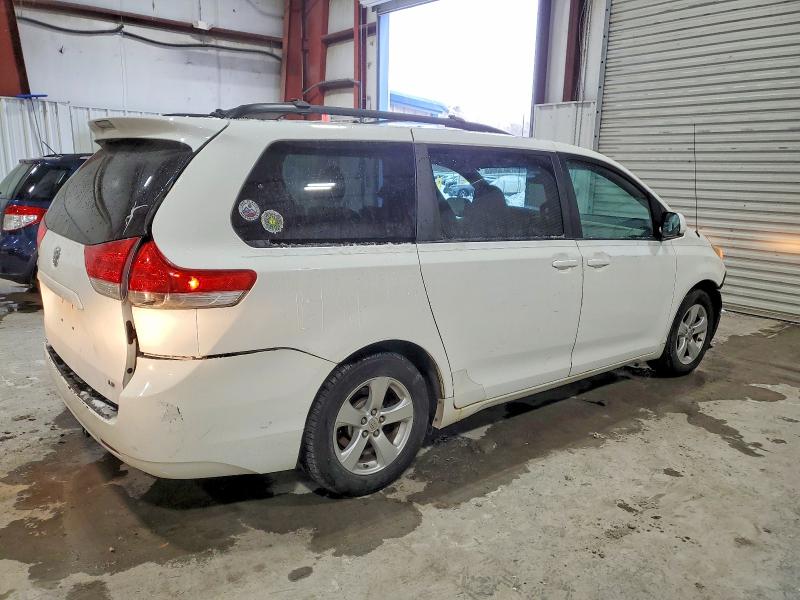 Photo 3 from auction – 2013 TOYOTA SIENNA with VIN 5TDKK3DCXDS330854