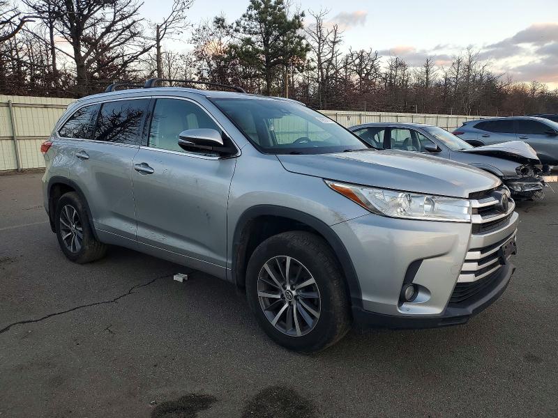 Photo 4 from auction – 2017 TOYOTA HIGHLANDER with VIN 5TDJZRFH9HS393422