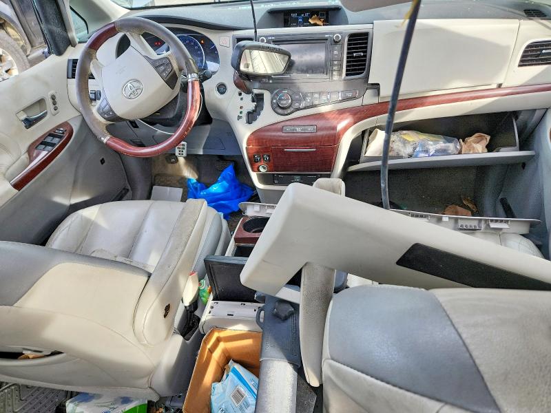 Photo 8 from auction – 2013 TOYOTA SIENNA XLE with VIN 5TDDK3DC3DS055286