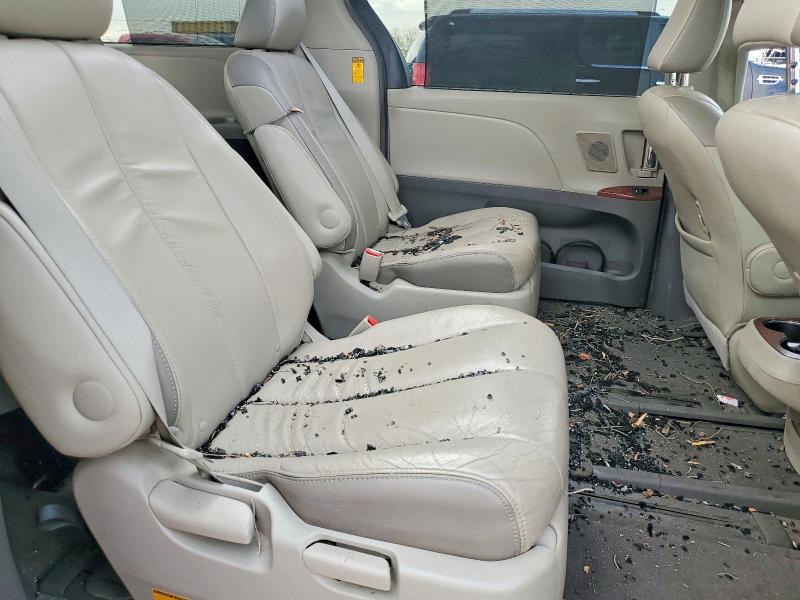 Photo 11 from auction – 2014 TOYOTA SIENNA XLE with VIN 5TDYK3DC2ES513838