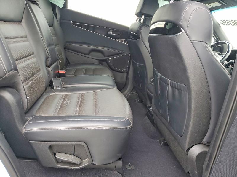 Photo 11 from auction – 2018 KIA SORENTO SX with VIN 5XYPKDA53JG369392