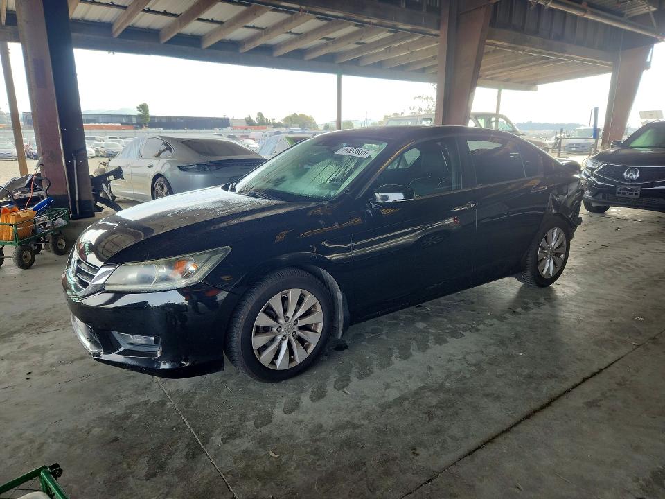 HONDA ACCORD 2015 with VIN 1HGCR2F83FA077218 - Photo from auction