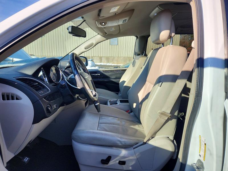 Photo 7 from auction – 2015 CHRYSLER TOWN & COU with VIN 2C4RC1AG1FR676665