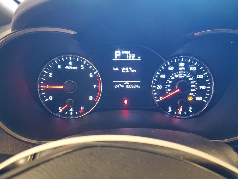 Photo 9 from auction – 2018 KIA FORTE LX with VIN 3KPFK4A71JE167564