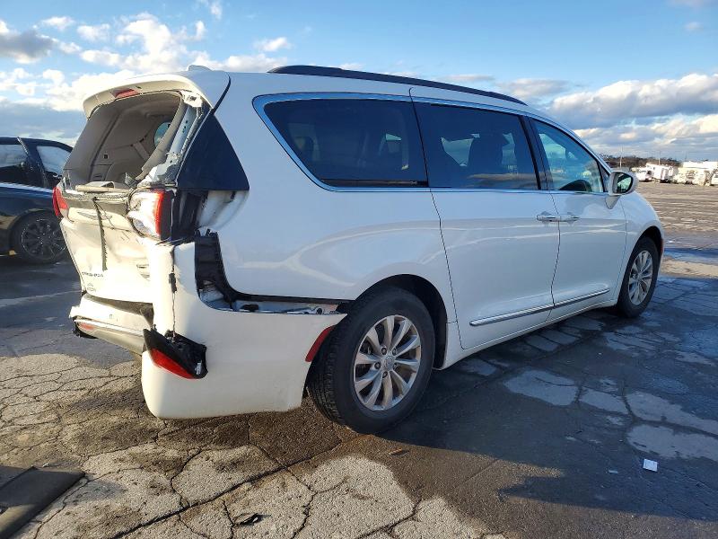 Photo 3 from auction – 2017 CHRYSLER PACIFICA T with VIN 2C4RC1BG2HR739287