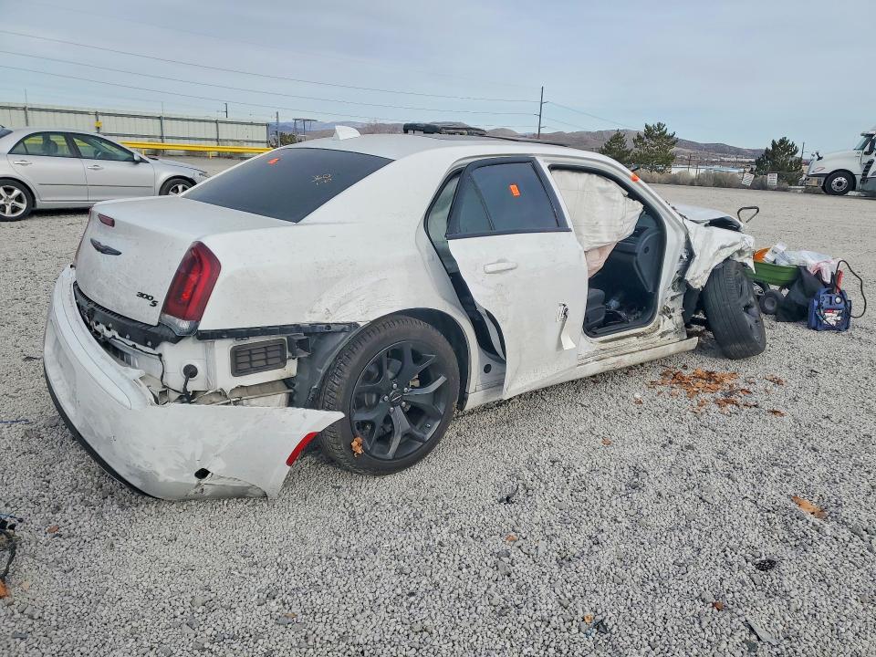 Photo 3 from auction – 2022 CHRYSLER 300 with VIN 2C3CCABG5NH245422