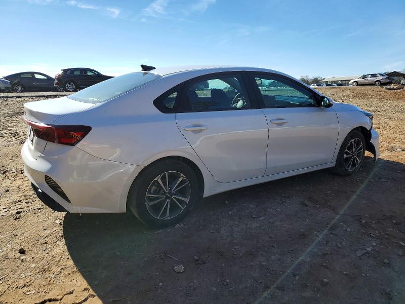 Photo 3 from auction – 2024 KIA FORTE with VIN 3KPF24AD9RE832406