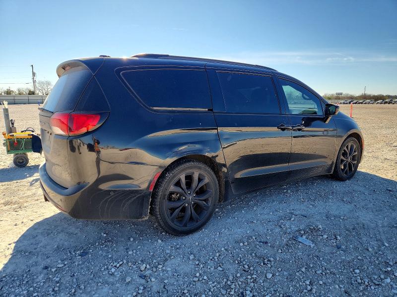 Photo 3 from auction – 2018 CHRYSLER PACIFICA with VIN 2C4RC1BGXJR350791