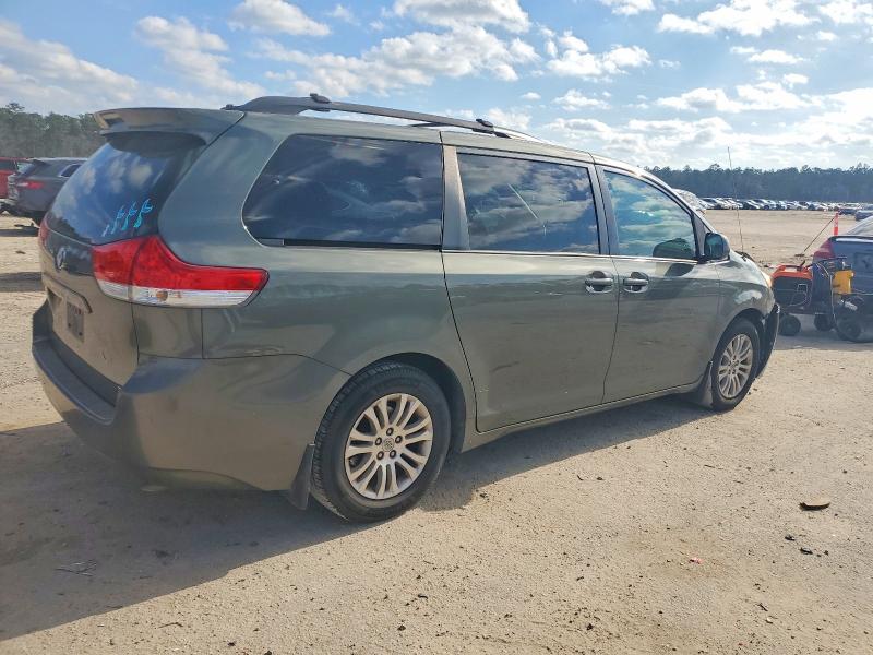 Photo 3 from auction – 2013 TOYOTA SIENNA XLE with VIN 5TDYK3DC5DS355803