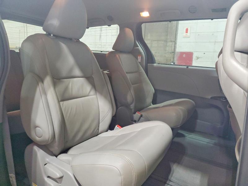 Photo 11 from auction – 2017 TOYOTA SIENNA XLE with VIN 5TDDZ3DC4HS173705