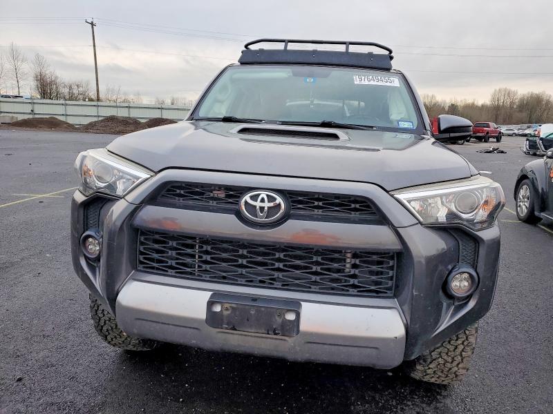 Photo 5 from auction – 2017 TOYOTA 4RUNNER SR with VIN JTEBU5JR2H5408744