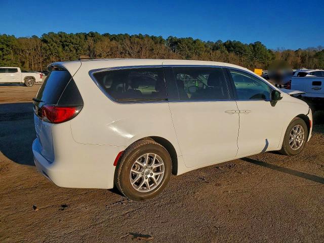 Photo 3 from auction – 2022 CHRYSLER VOYAGER with VIN 2C4RC1CG6NR226120