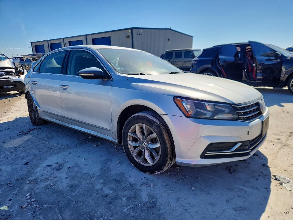 Photo 4 from auction – 2017 VOLKSWAGEN PASSAT with VIN 1VWAT7A35HC015436