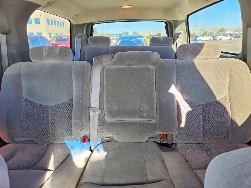 Photo 10 from auction – 2003 CHEVROLET SUBURBAN with VIN 3GNFK16Z23G174420