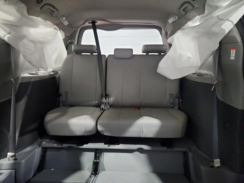 Photo 10 from auction – 2016 TOYOTA SIENNA with VIN 5TDYK3DC2GS718000