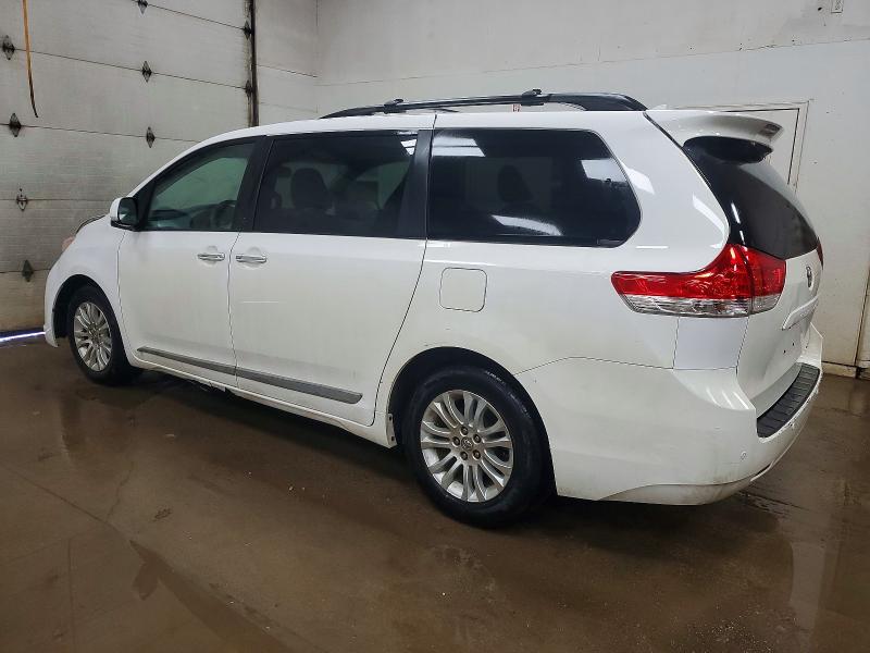 Photo 2 from auction – 2011 TOYOTA SIENNA XLE with VIN 5TDYK3DC3BS169660