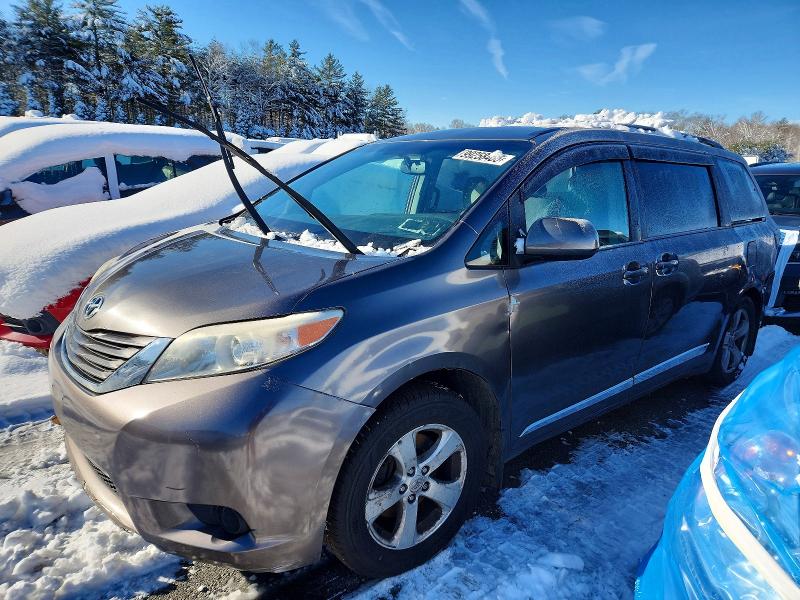 TOYOTA SIENNA 2017 with VIN 5TDKZ3DC6HS797691 - Photo from auction