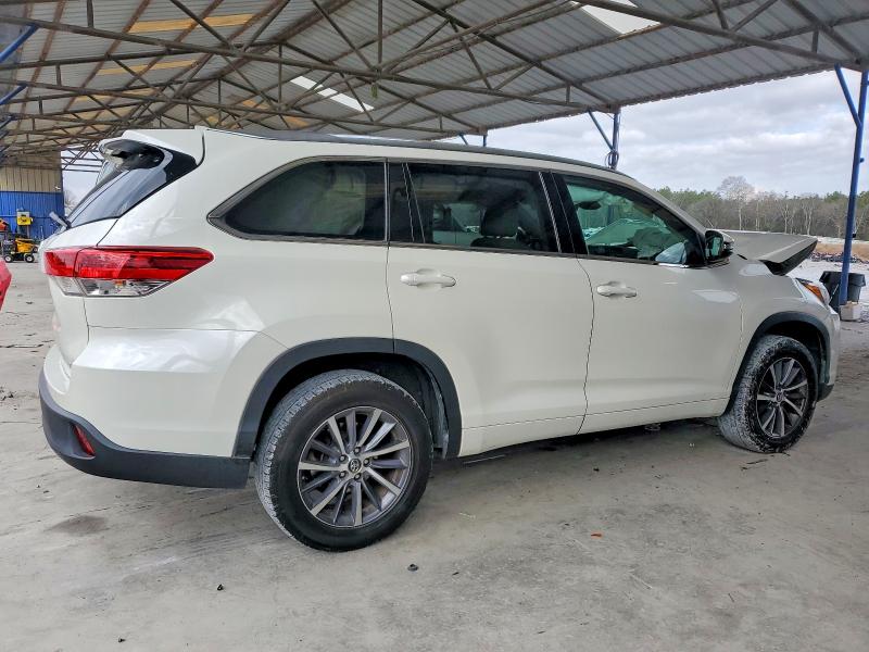 Photo 3 from auction – 2018 TOYOTA HIGHLANDER with VIN 5TDKZRFH3JS540229