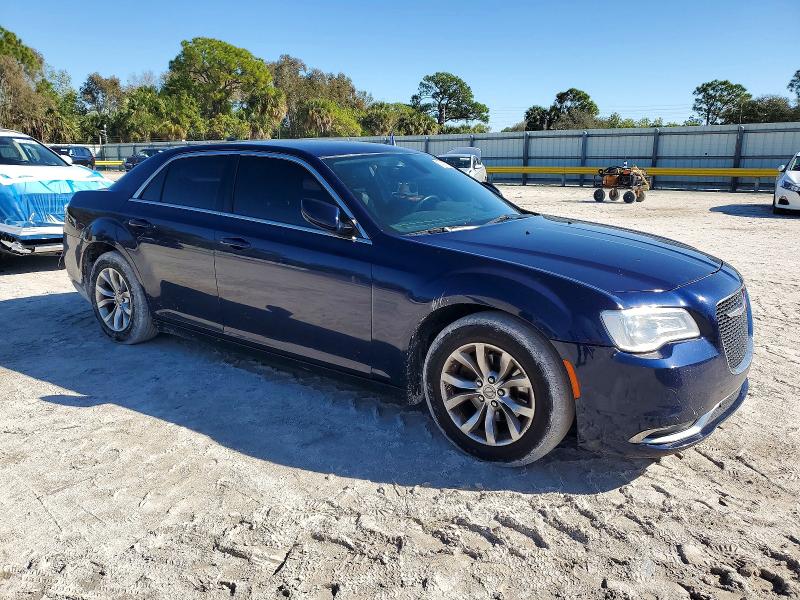 Foto 4 de la subasta – 2015 CHRYSLER 300 LIMITE con VIN 2C3CCAAG0FH743773