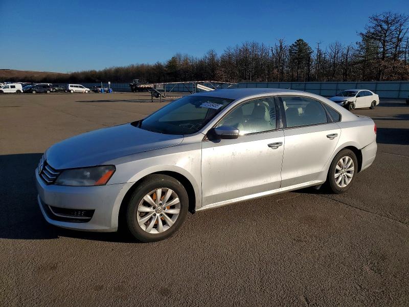 VOLKSWAGEN PASSAT S 2014 with VIN 1VWAT7A3XEC067706 - Photo from auction