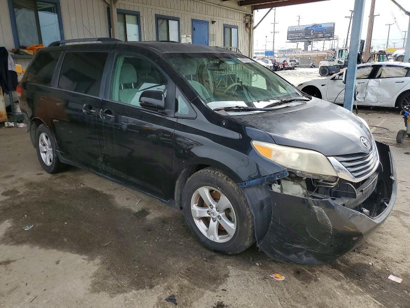 Photo 4 from auction – 2013 TOYOTA SIENNA LE with VIN 5TDKK3DC9DS285745
