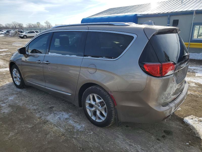 Photo 2 from auction – 2017 CHRYSLER PACIFICA with VIN 2C4RC1EG5HR796787