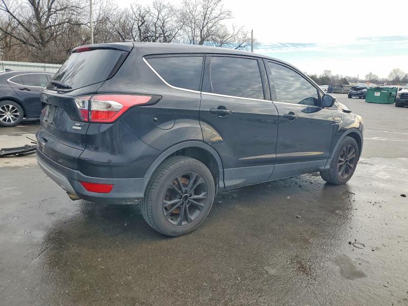 Photo 3 from auction – 2017 FORD ESCAPE SE with VIN 1FMCU0GDXHUC41896