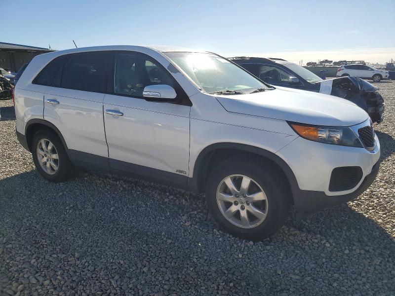 Photo 4 from auction – 2013 KIA SORENTO with VIN 5XYKTCA67DG321747