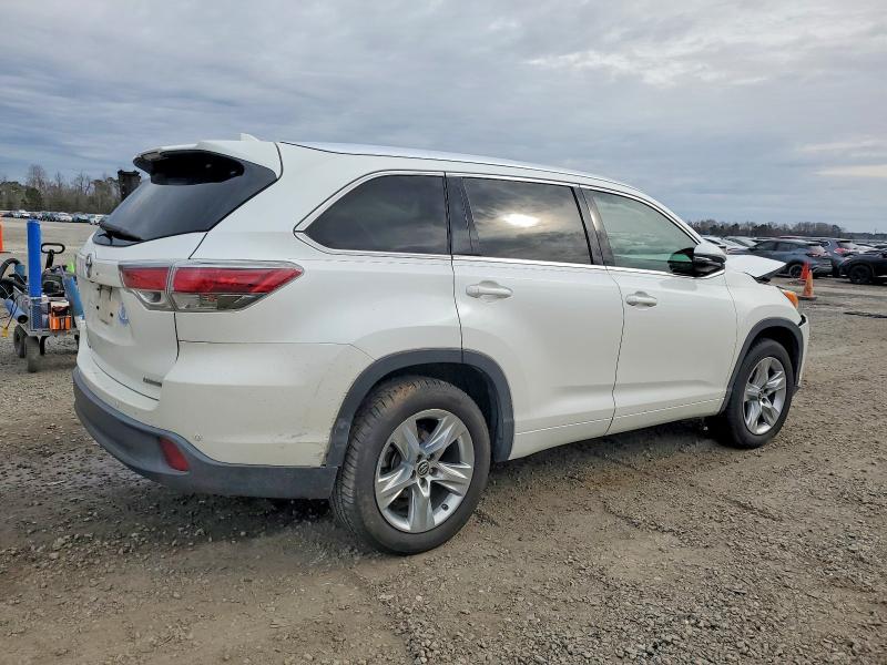 Photo 3 from auction – 2016 TOYOTA HIGHLANDER with VIN 5TDYKRFH5GS167153