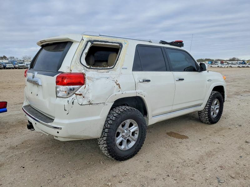 Photo 3 from auction – 2011 TOYOTA 4RUNNER SR with VIN JTEZU5JRXB5018156