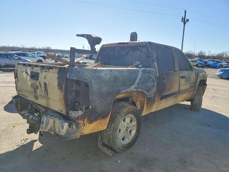 Photo 3 from auction – 2011 CHEVROLET SILVERADO with VIN 3GCPKSE33BG256896