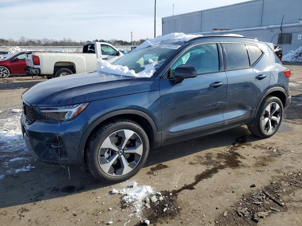 2026 VOLVO XC40 PLUS