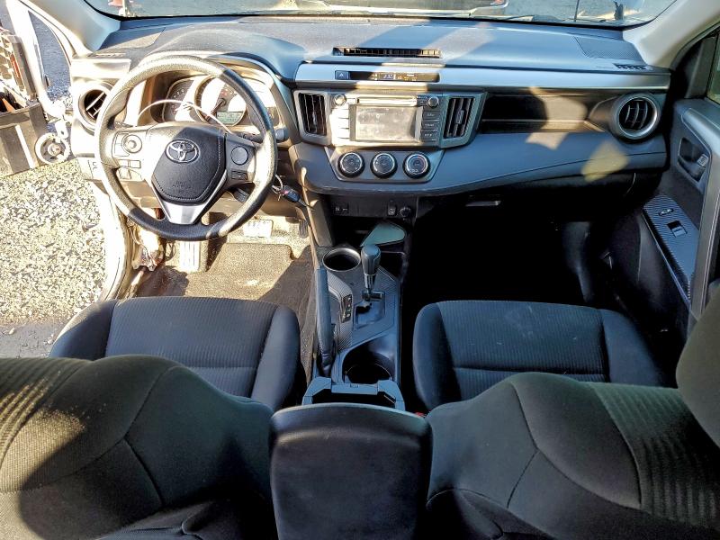 Photo 8 from auction – 2015 TOYOTA RAV4 LE with VIN JTMBFREV4FD127545