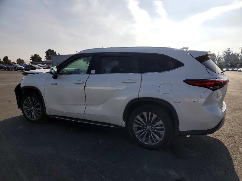 Photo 2 from auction – 2020 TOYOTA HIGHLANDER with VIN 5TDEBRCH3LS002901